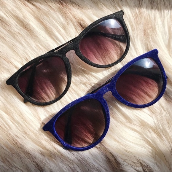 Accessories - Set of 2 faux velvet sunglasses